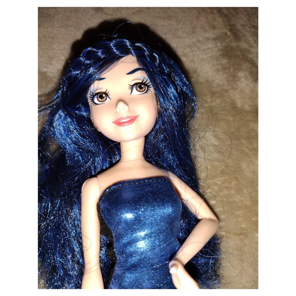 Disney Descendants Descendants 2 Evie's 4 Hearts Doll